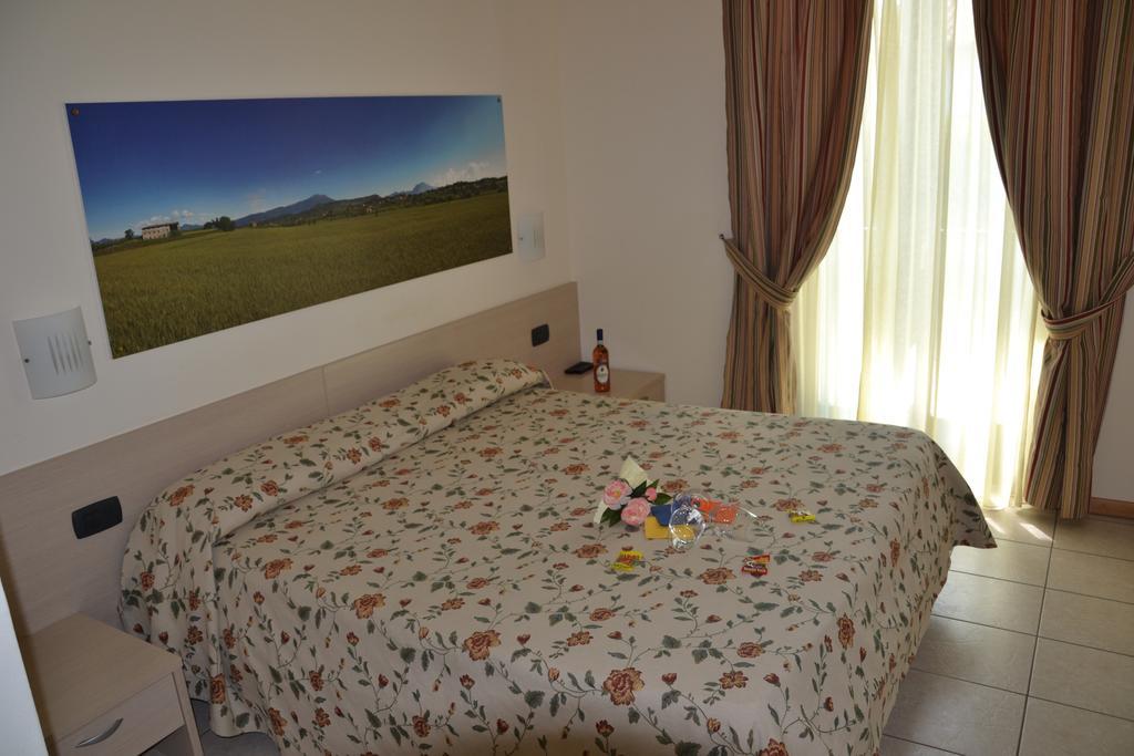 Locanda Le Palafitte Бардоліно Номер фото